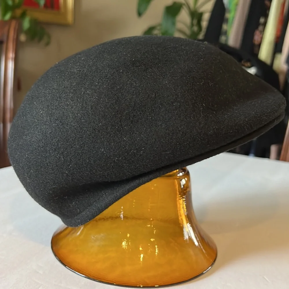 55 English flat cap 100% wool made in Italy color black like new